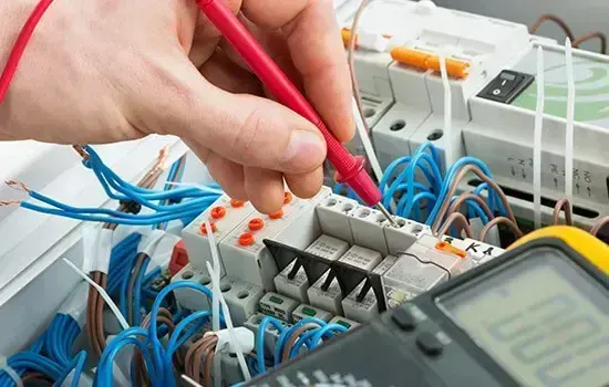 Professional electrician in Crook Log